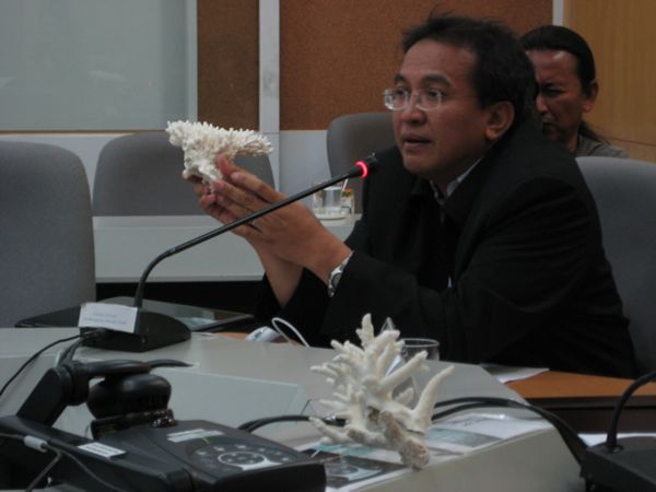 จุฬาฯ เสนอขยายพันธุ์ปะการังแบบอาศัยเพศ