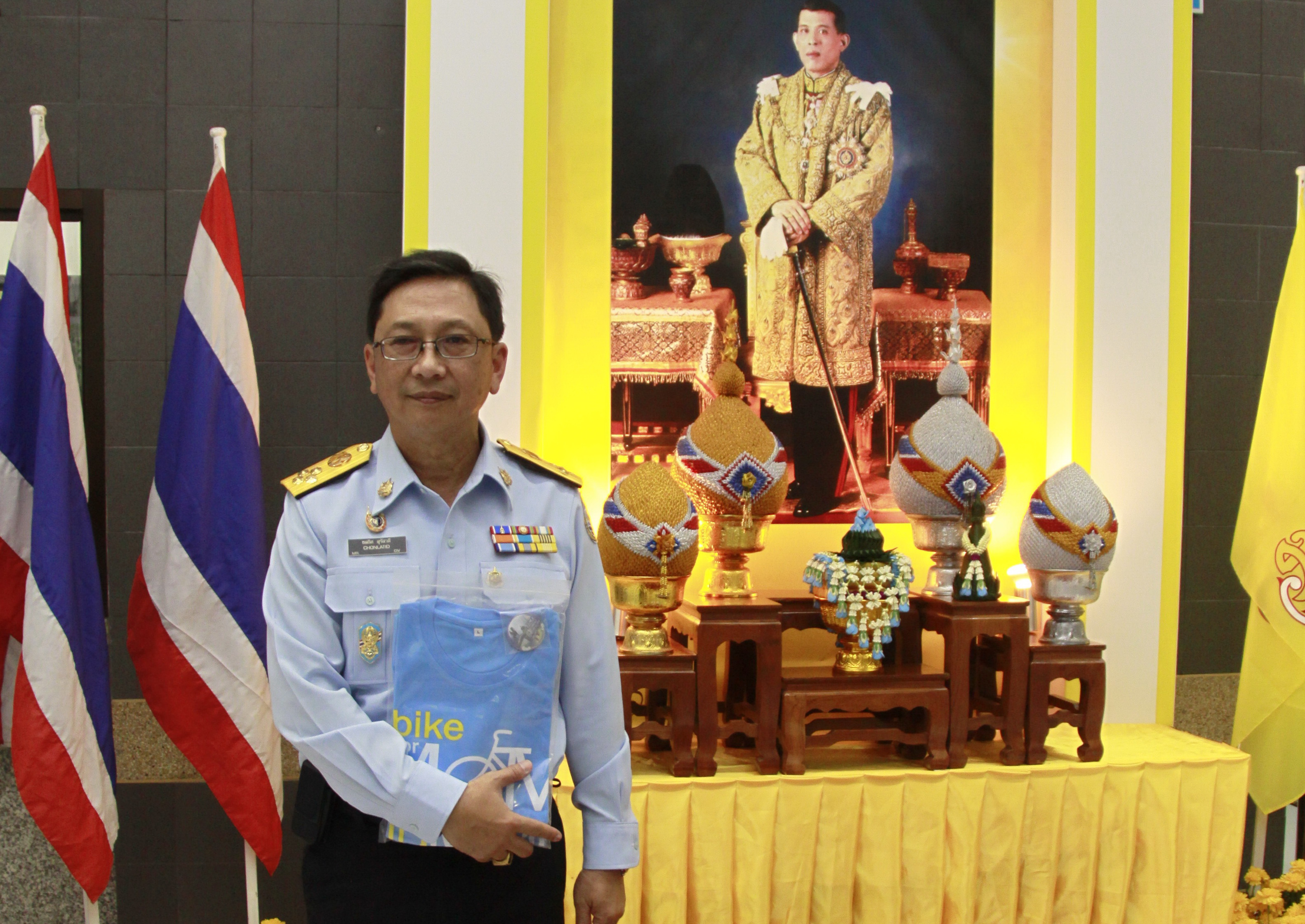 อทช.รับเสื้อพระราชทาน "Bike for mom ปั่นเพื่อแม่"