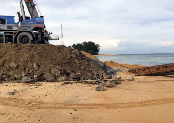 สั่งหยุดชั่วคราว ปรับพื้นที่หาดไม้ขาว หลังโพสต์ภาพชายหาดถูกถมเสียหาย