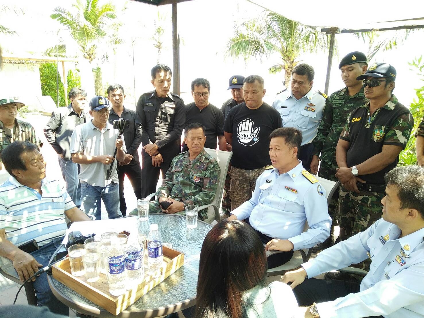 ทช.สนธิกำลังเจ้าหน้าที่ทวงคืนผืนป่าชายเลนเกาะเบ๊นซ์ จังหวัดเพชรบุรี