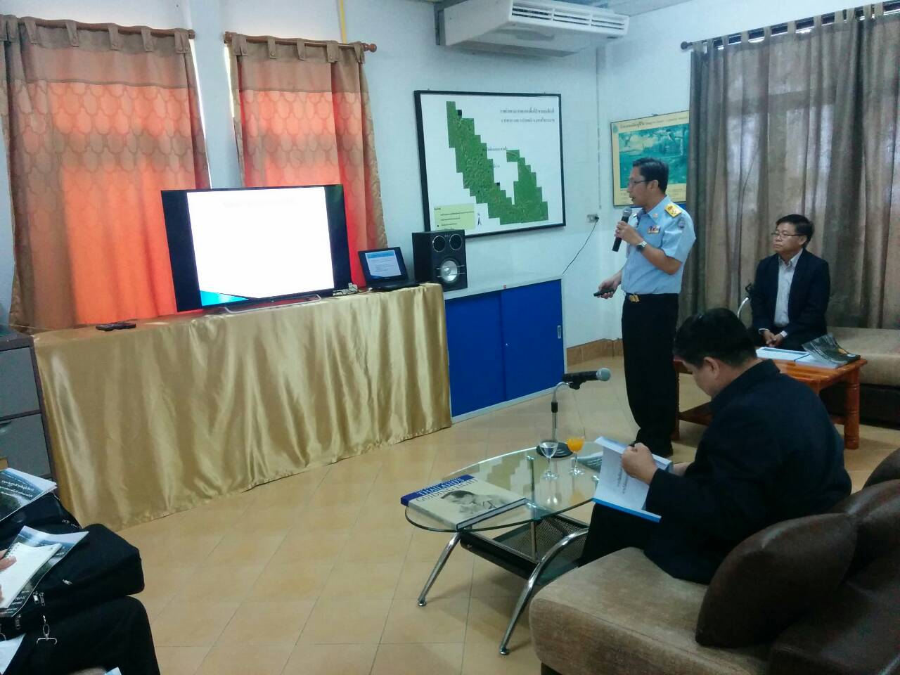 ทช. นำคณะผู้บริหารกรมฯ รับฟังและลงพื้นที่จัดสรรที่ดินทำกินแปลงสาธิตพื้นที่ป่าชายเลน