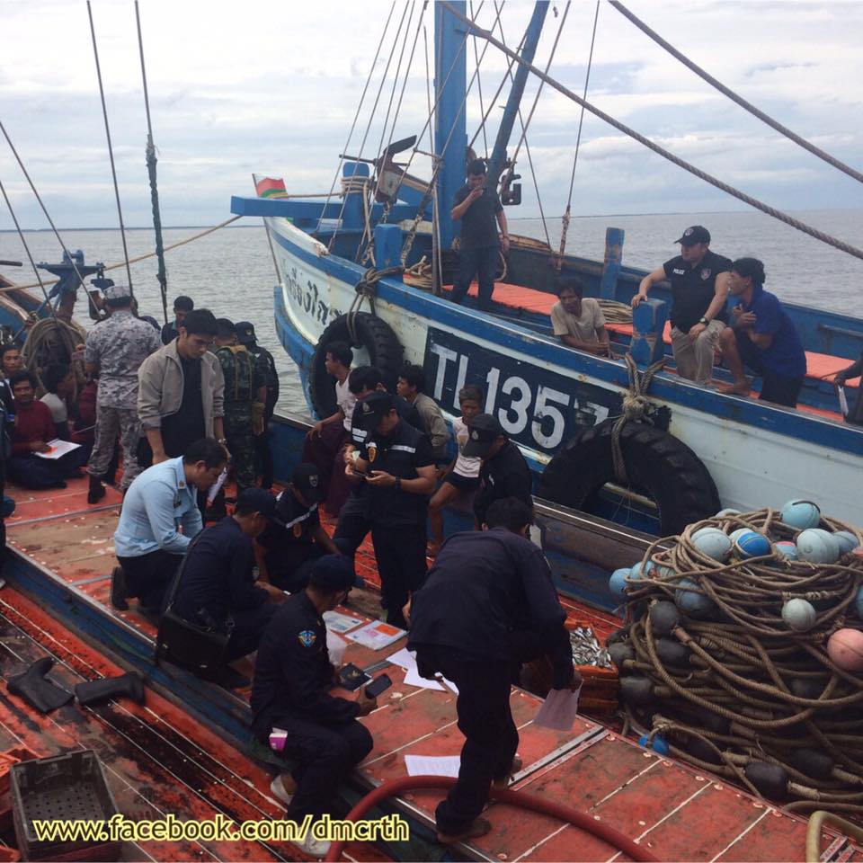 สนธิกำลังตรวจเรือประมงเพชรบุรี