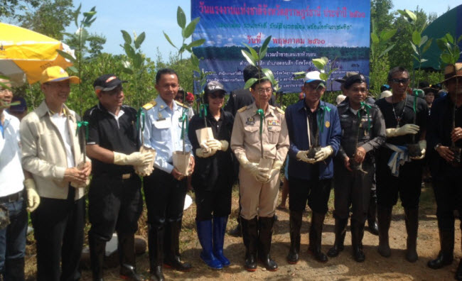 กิจกรรม “แรงงานไทย ร่วมใจภักดิ์ รักษ์สิ่งแวดล้อม พร้อมใจต้านยาเสพติด”