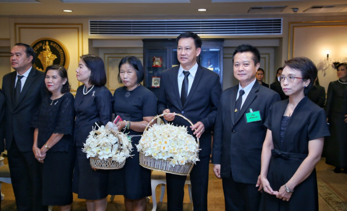 ทช.ส่งมอบดอกไม้จันทน์เพื่อใช้ในพระราชพิธีถวายพระเพลิงพระบรมศพ ร.9