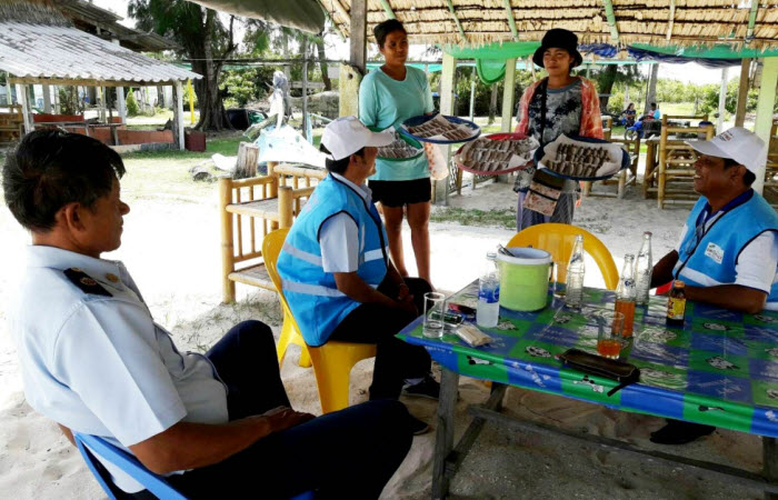 สบทช.6 ลงพื้นที่หาดชลาทัศน์รณรงค์ชายหาดปลอดบุหรี่