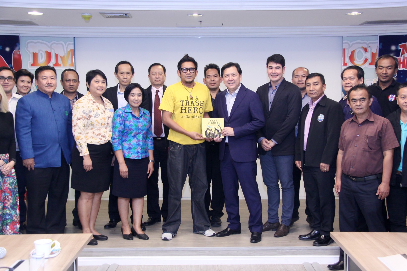 ทช.ร่วมมือเครือข่าย TRASH HERO กำจัดขยะทะเล