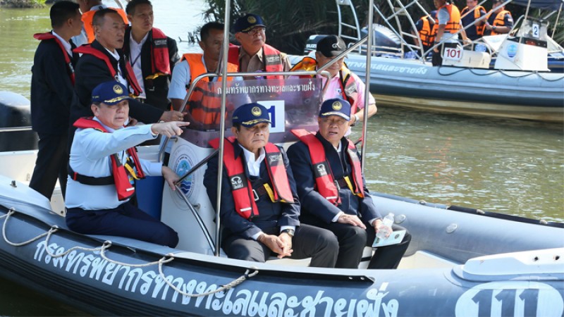 "บิ๊กตู่" นำทีม ครม.ลงเรือ เยี่ยมชมมรดกผืนป่าชายเลนภาคตะวันออก อ.เปร็ดใน จ.ตราด