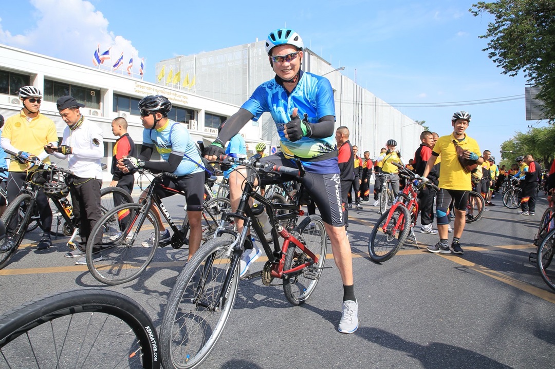 รองอธิบดี ทช. นายโสภณ ทองดี ซ้อมปั่นจักรยาน "Bike อุ่นไอรัก"