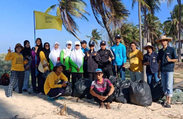 Trash Hero Pattani เก็บขยะทะเลบริเวณชายหาดบ้านดาโต๊ะ
