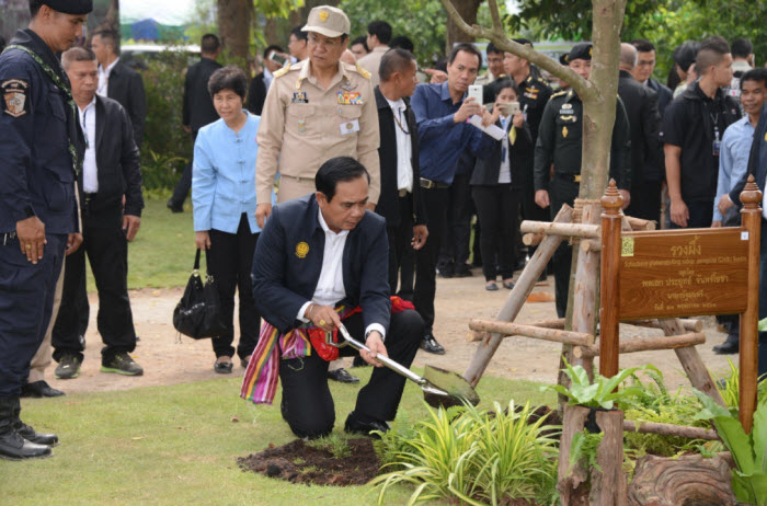 นายกฯ เปิดโครงการประชารัฐร่วมใจ ปลูกต้นไม้ให้แผ่นดิน