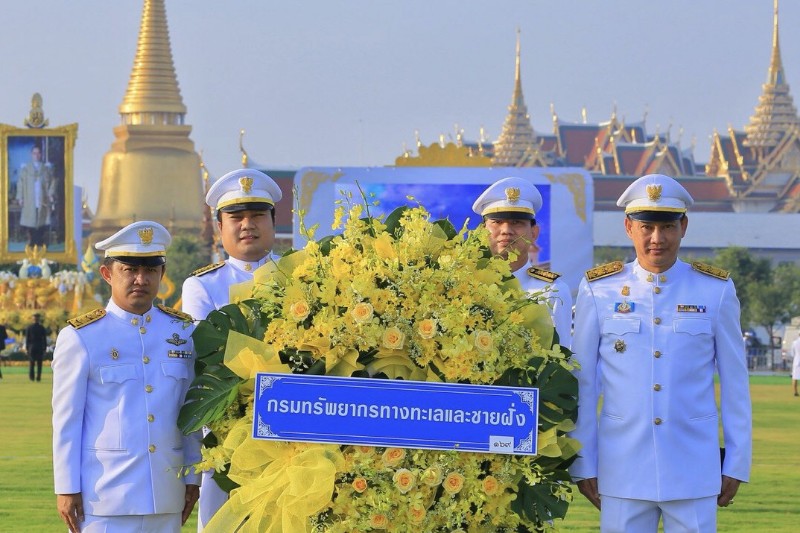 ทช.ร่วมพิธีวางพวงมาลาและถวายบังคมหน้าพระบรมฉายาลักษณ์ รัชกาลที่ 9