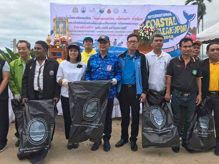 ทช. จับมือท้องถิ่น เก็บขยะชายหาดสากลเมืองนครศรี
