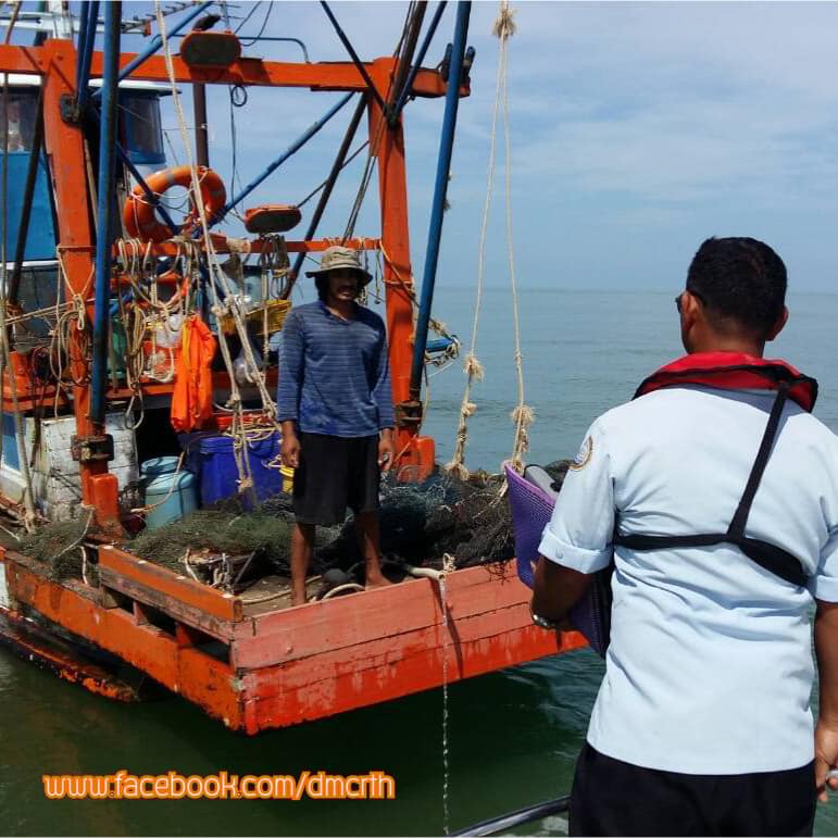 ตรวจเรือประมงปัตตานี ไม่พบผิดกฎหมาย
