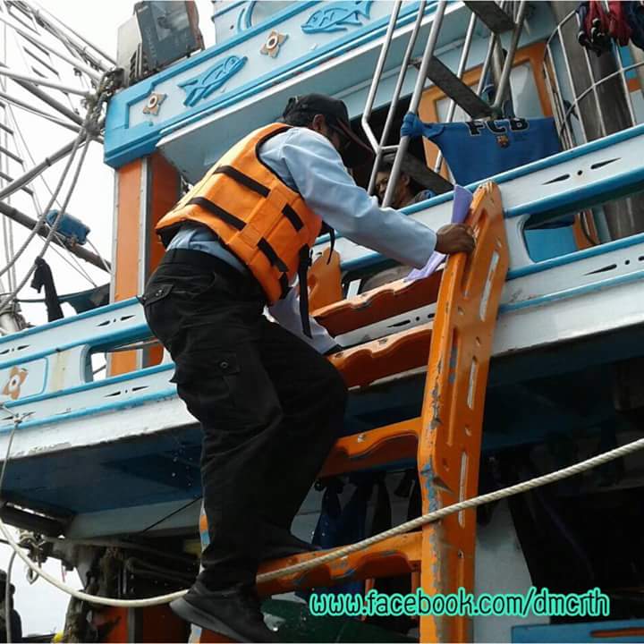 ตรวจเรือประมงพังงา เอกสารครบไม่พบผิดกฎหมาย