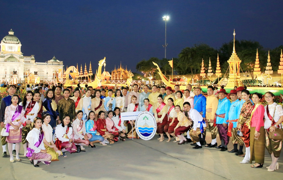 อทช.นำคณะร่วมงานอุ่นไอรักคลายความหนาว “สายน้ำแห่งรัตนโกสินทร์”