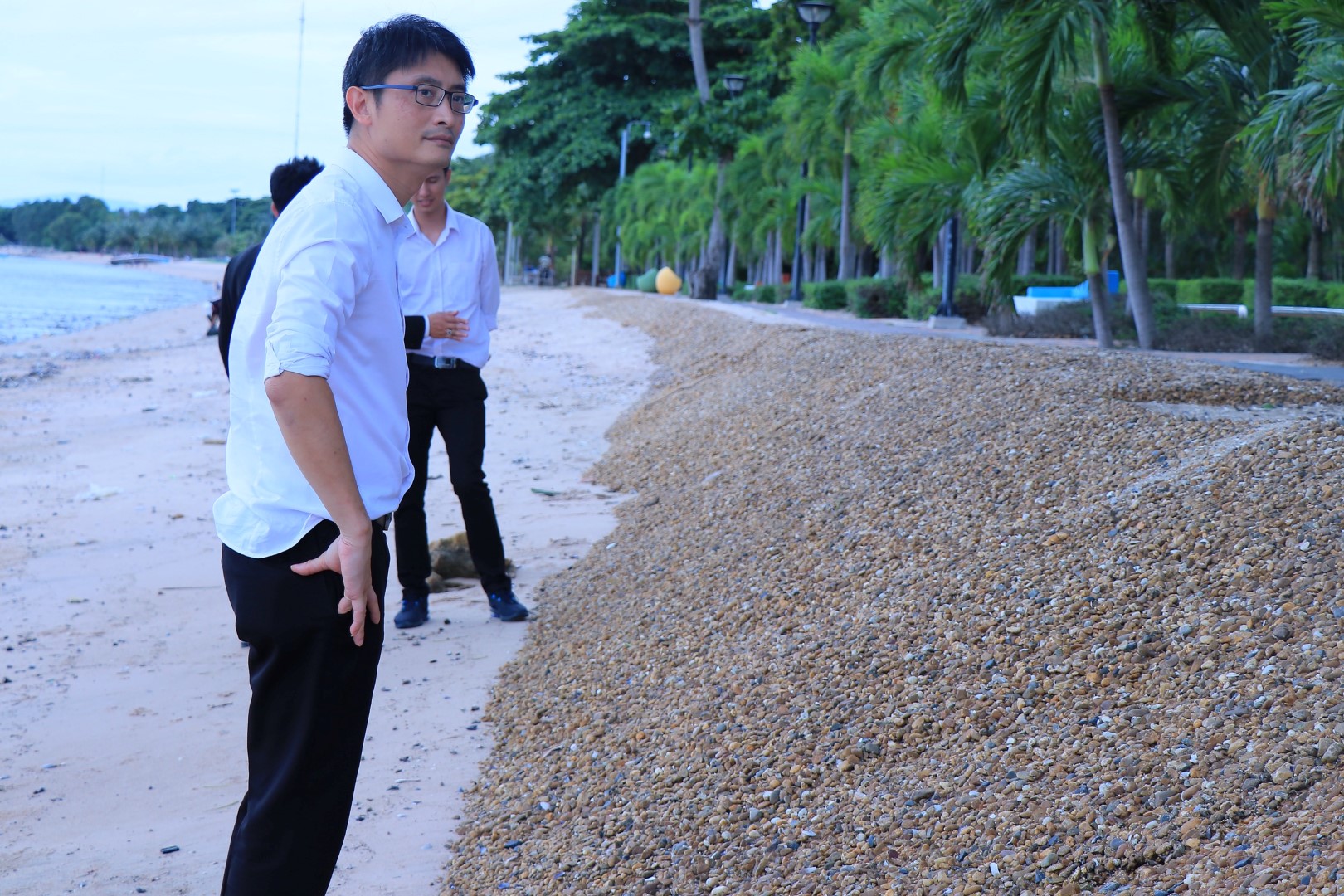 รองอธิบดี ทช.ลงพื้นที่สำรวจสภาพการกัดเซาะชายฝั่ง ในพื้นที่ชายหาดพัทยา