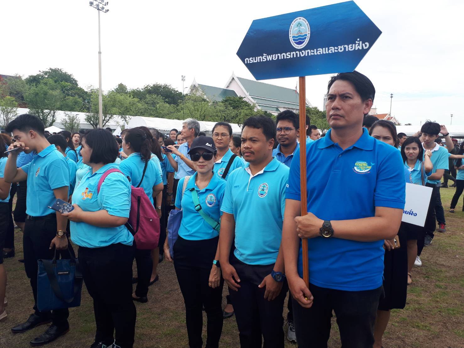 ทช. ร่วมในริ้วขบวนอัญเชิญเครื่องราชสักการะฯ​ และจุดเทียนถวายพระพรชัยมงคล