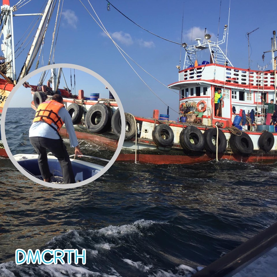ตรวจเรือประมงทะเลชลบุรี เอกสารครบตามระเบียบ IUU