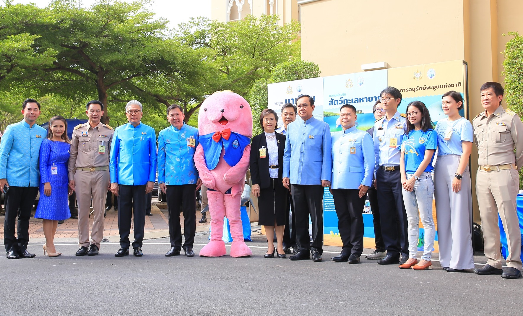นายกรัฐมนตรีให้สัมภาษณ์กับสื่อมวลชน เกี่ยวกับแนวทางการอนุรักษ์พะยูน