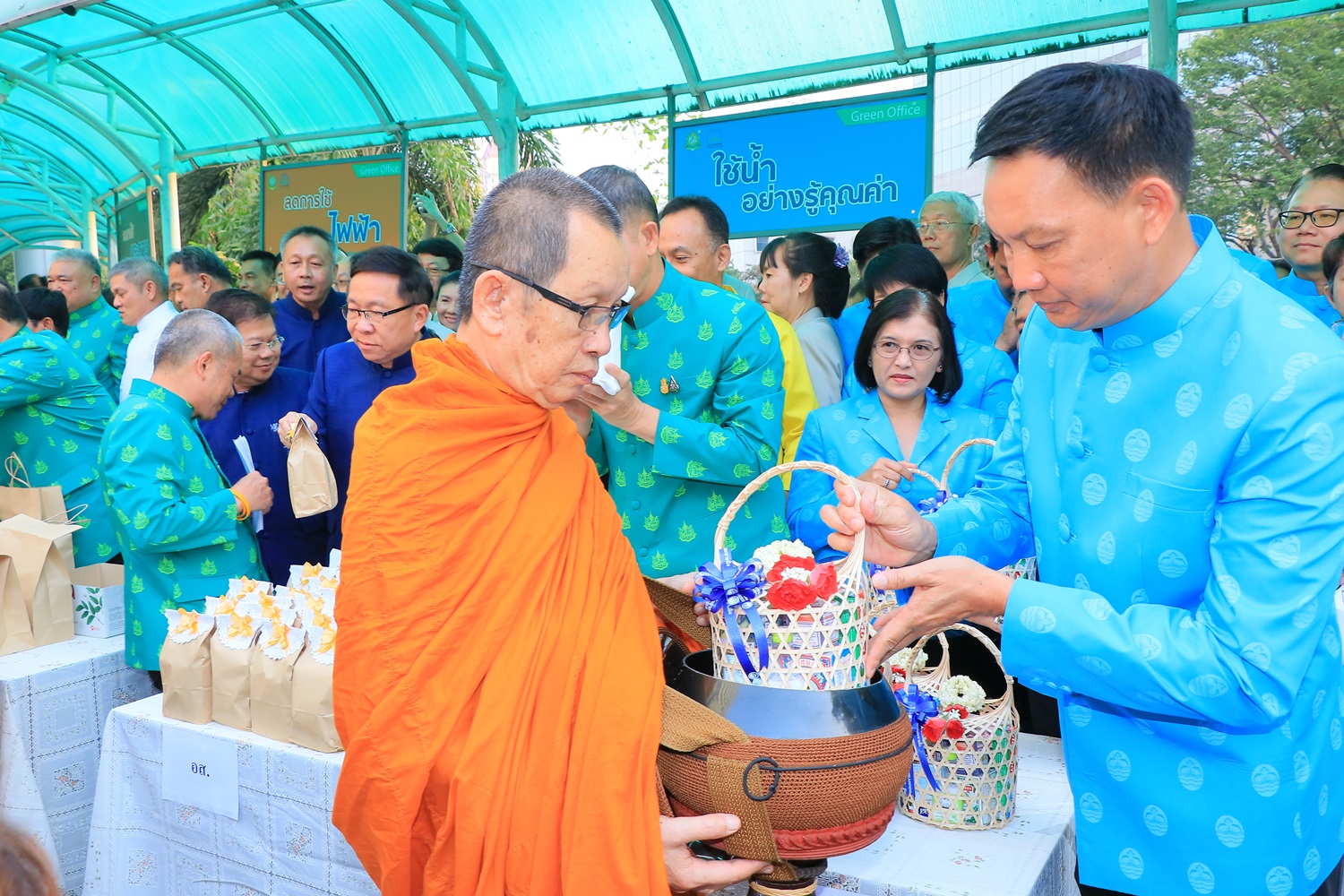 ทช. ร่วมทำบุญตักบาตร เนื่องในวันขึ้นปีใหม่ พ.ศ. 2563