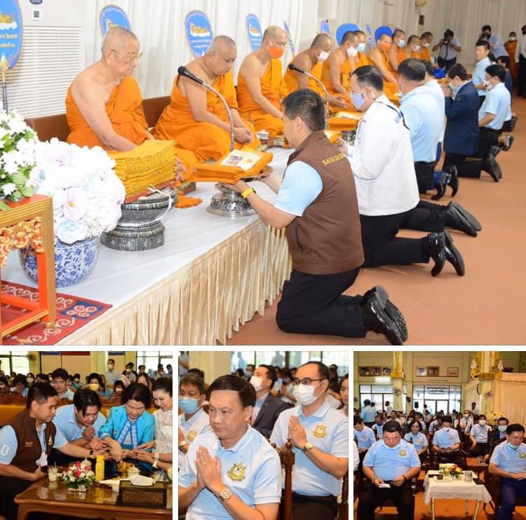 อธิบดี ทช. ร่วมสะพานบุญ รมว.ทส. ถวายผ้าไตรจีวร โครงการเปลี่ยนพลาสติกเป็นบุญ (เมื่อคุณหมุนเวียน) สุพรรณบุรี