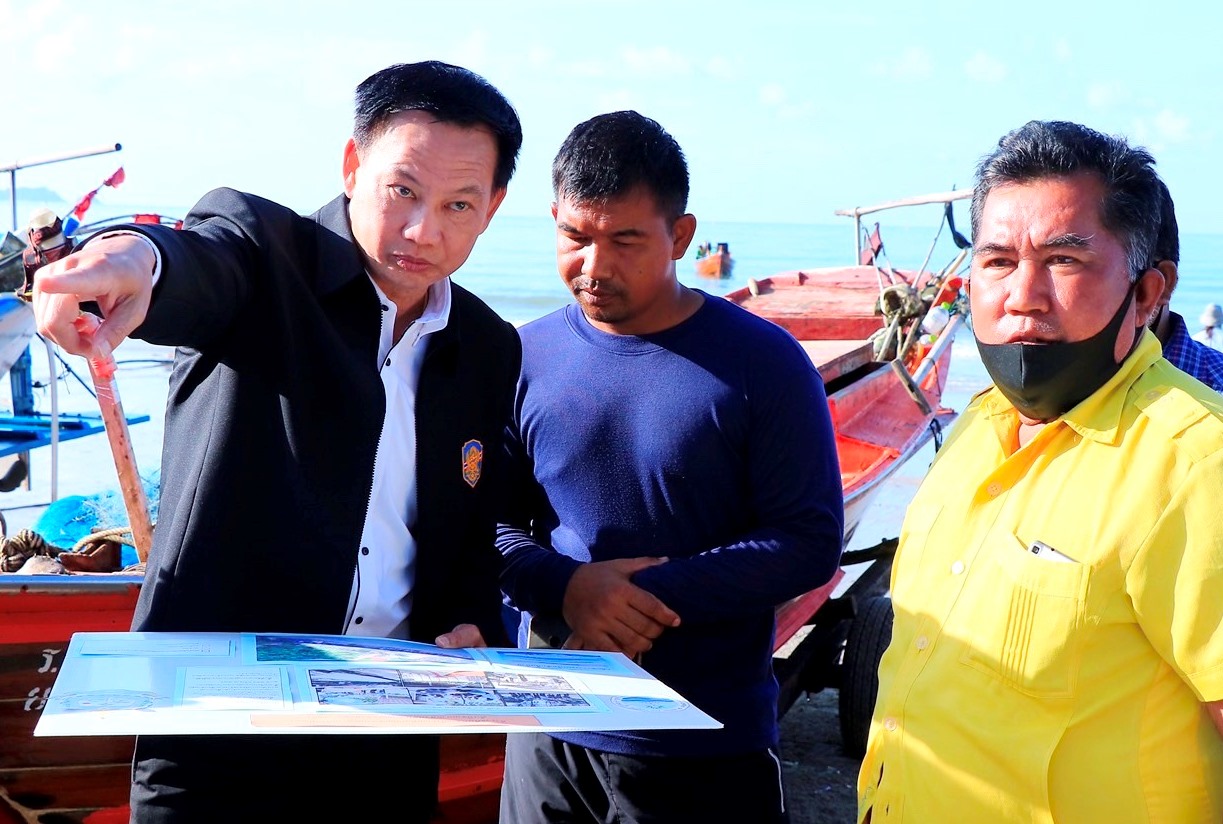 อธิบดี​ ทช.​ ลงพื้นที่ร่วมกับชุมชนชาวประมงชายฝั่งรับฟังปัญหาและรับร้องทุกข์เรื่องที่จอดเรือ​ ริมชายหาดสวนสน