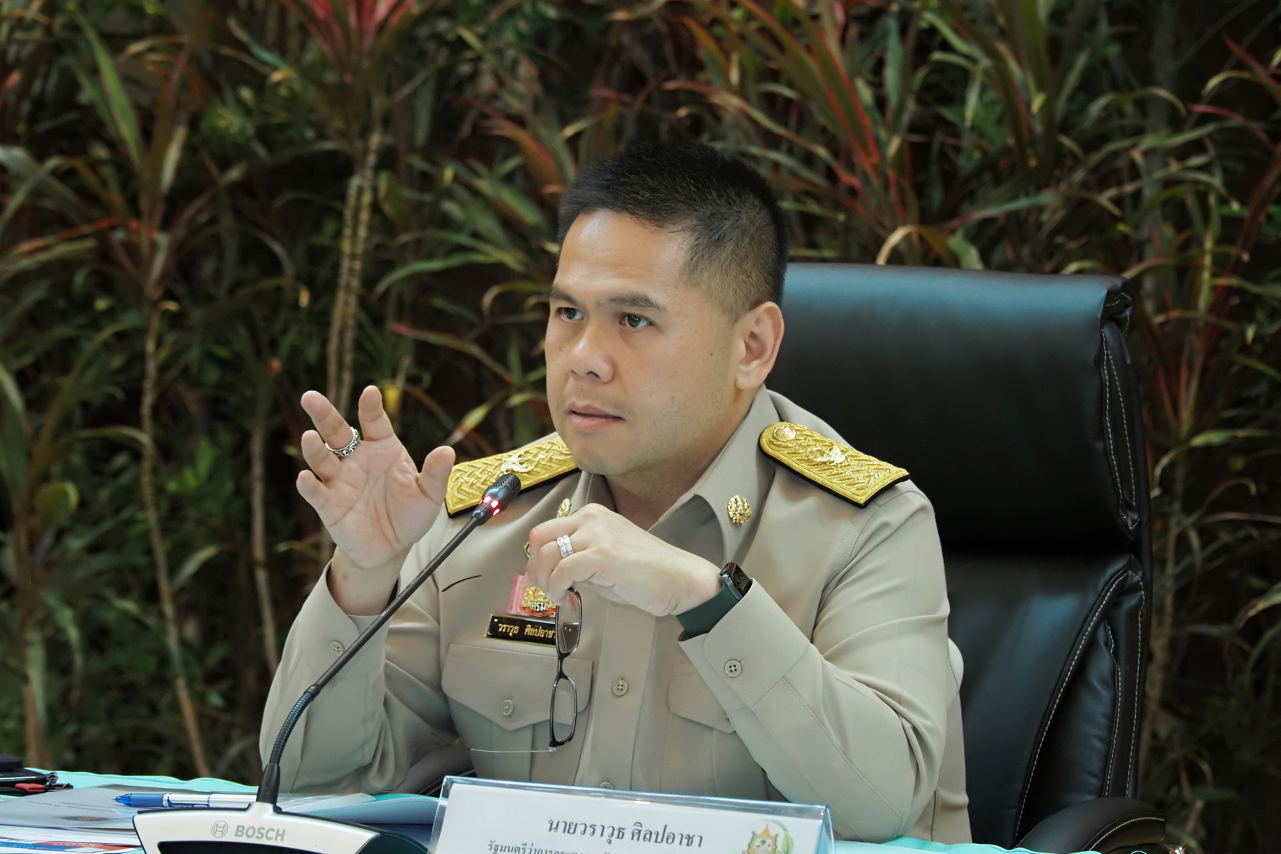 “วราวุธ” ประชุมผู้บริหารกระทรวงทรัพยากรธรรมชาติและสิ่งแวดล้อม