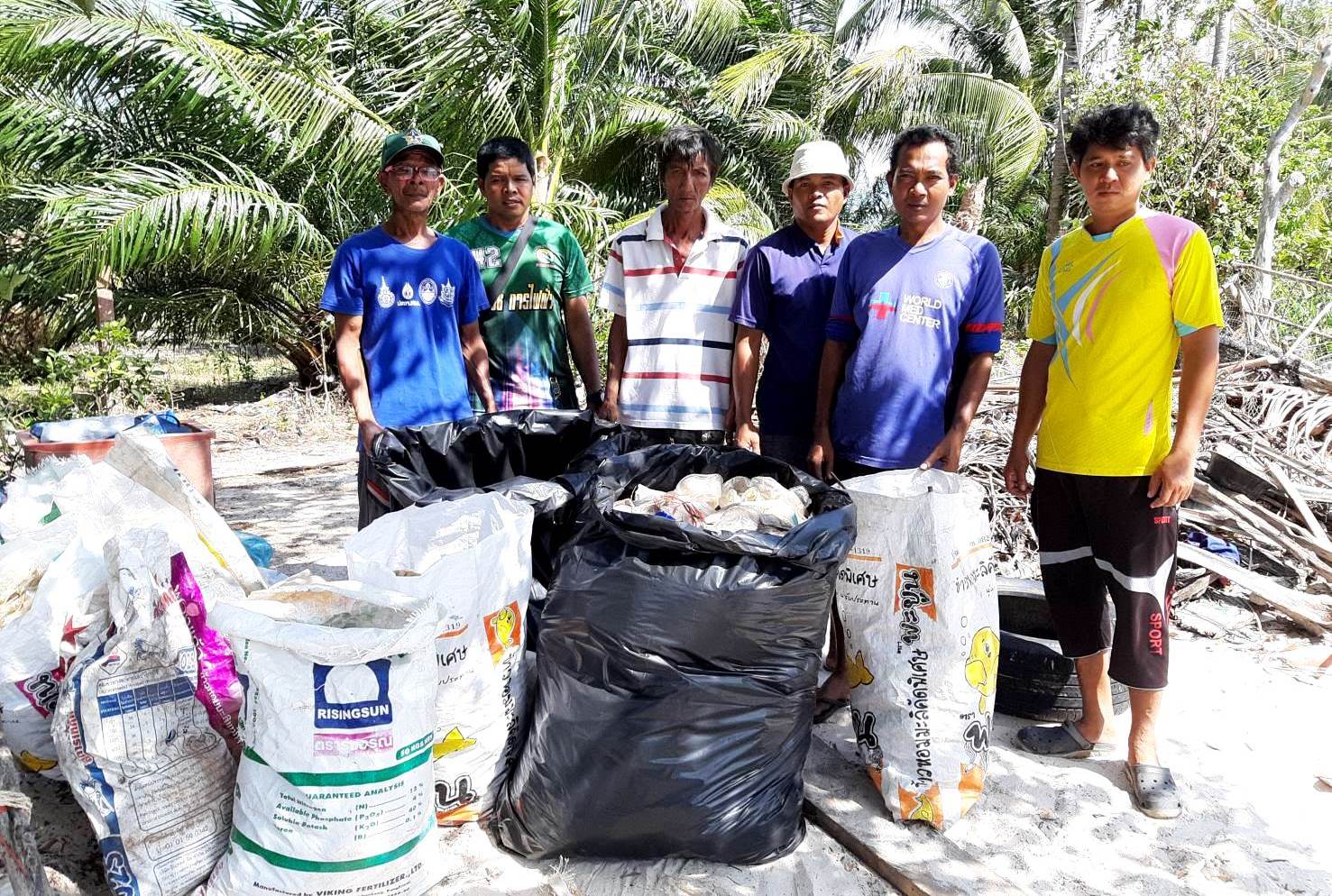 สทช.7 ลงพื้นที่เก็บขยะบริเวณปากคลองกะลาเสใหญ่