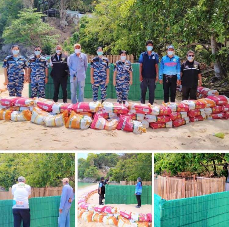 นักท่องเที่ยวแวะชมรังไข่เต่าตนุหาดราไวย์ ริมทะเลภูเก็ต