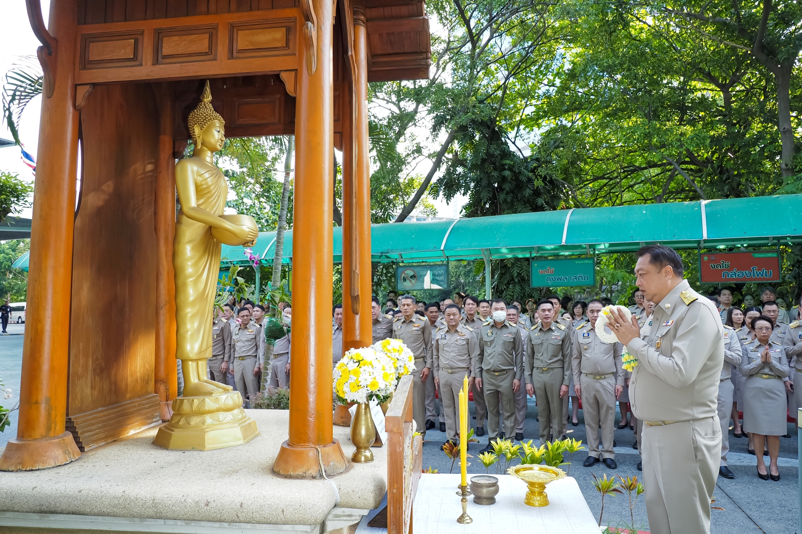 กรม ทช. ร่วมต้อนรับ รัฐมนตรี “สุชาติ” ลุยงานวันแรก นำทีม ทส. สักการะสิ่งศักดิ์สิทธิ์ เสริมสิริมงคลก่อนเดินหน้านโยบายสิ่งแวดล้อมไทย