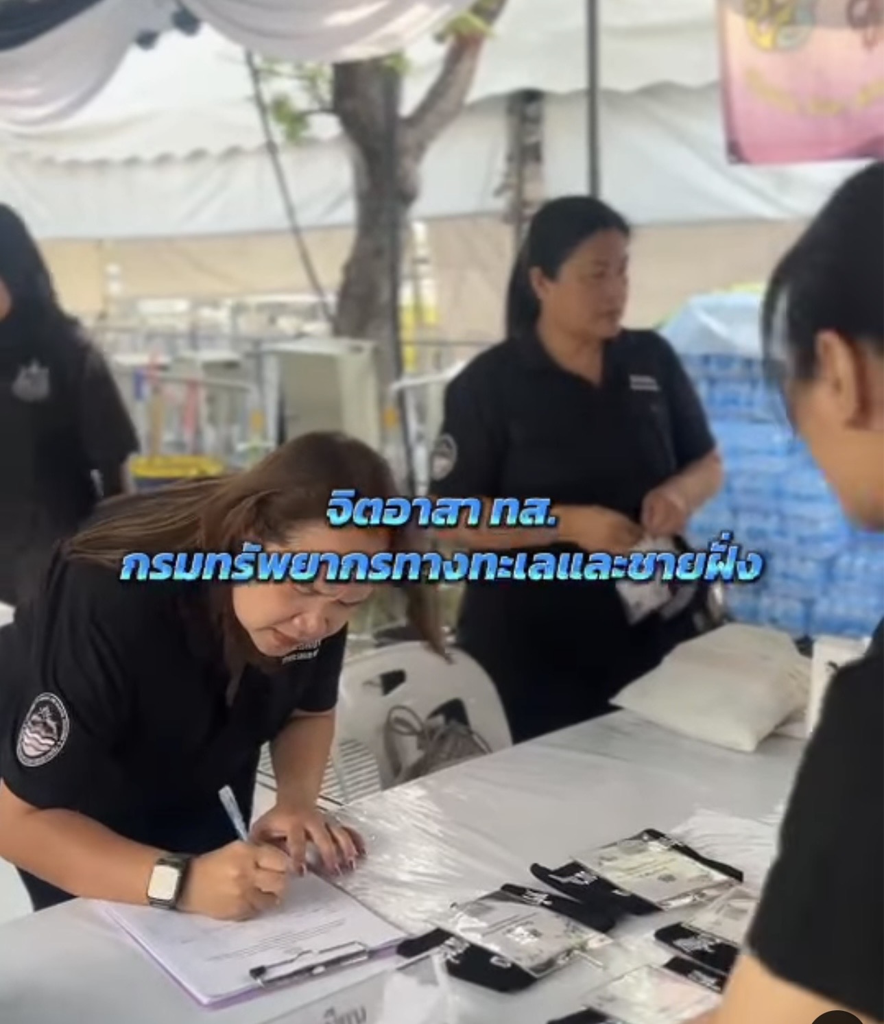 จิตอาสา ทช. ร่วมอำนวยความสะดวกประชาชน ณ โรงครัวอาหารพระราชทาน