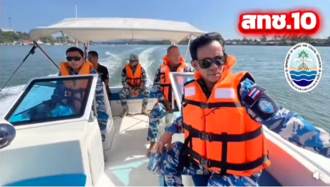 กรมทะเล โดย สทช.10 ออกปฏิบัติงานลาดตระเวนทางเรือป้องกันเฝ้าระวังรักษาพื้นที่ป่าชายเลน ผ่านระบบ SMART Mangrove Patrol ตามเป้าหมายจุดอ้างอิงลาดตระเวนที่กรมกำหนด พร้อมทั้งประชาสัมพันธ์ ด้านการอนุรักษ์คุ้มครองและรักษาทรัพยากรป่าชายเลน และสัตว์ทะเลหายาก (พะยูน) ท้องที่ ต.คลองประสงค์ อ.เมือง จ.กระบี่