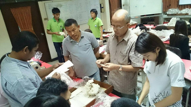 ผชช.นิพนธ์ บรรยายเรื่องการจำแนกชนิดของปะการัง ครั้งที่ 2