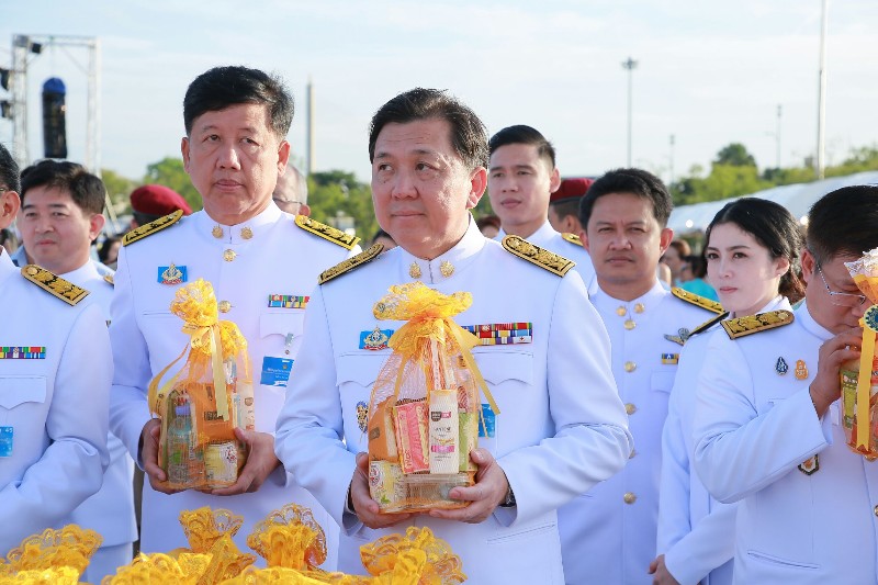 ทช.ร่วมพิธีทำบุญตักบาตรพระสงฆ์และสามเณร เนื่องในวันแม่แห่งชาติ