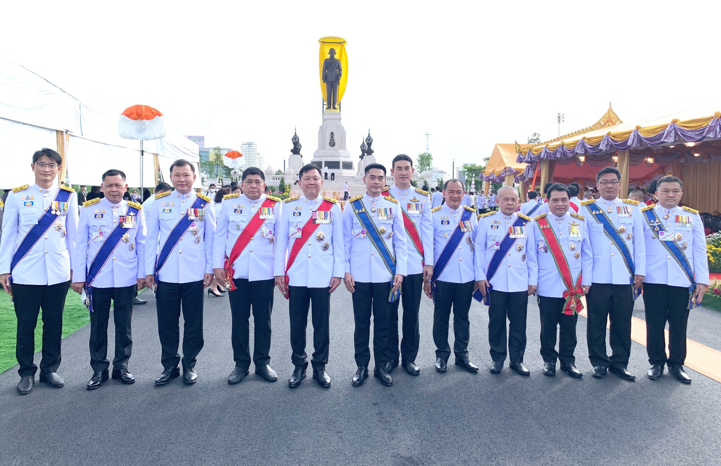 กรมทะเลและชายฝั่ง ร่วมเฝ้ารับเสด็จ ในหลวง-พระราชินี ทรงเปิดพระบรมราชานุสาวรีย์ ร.9