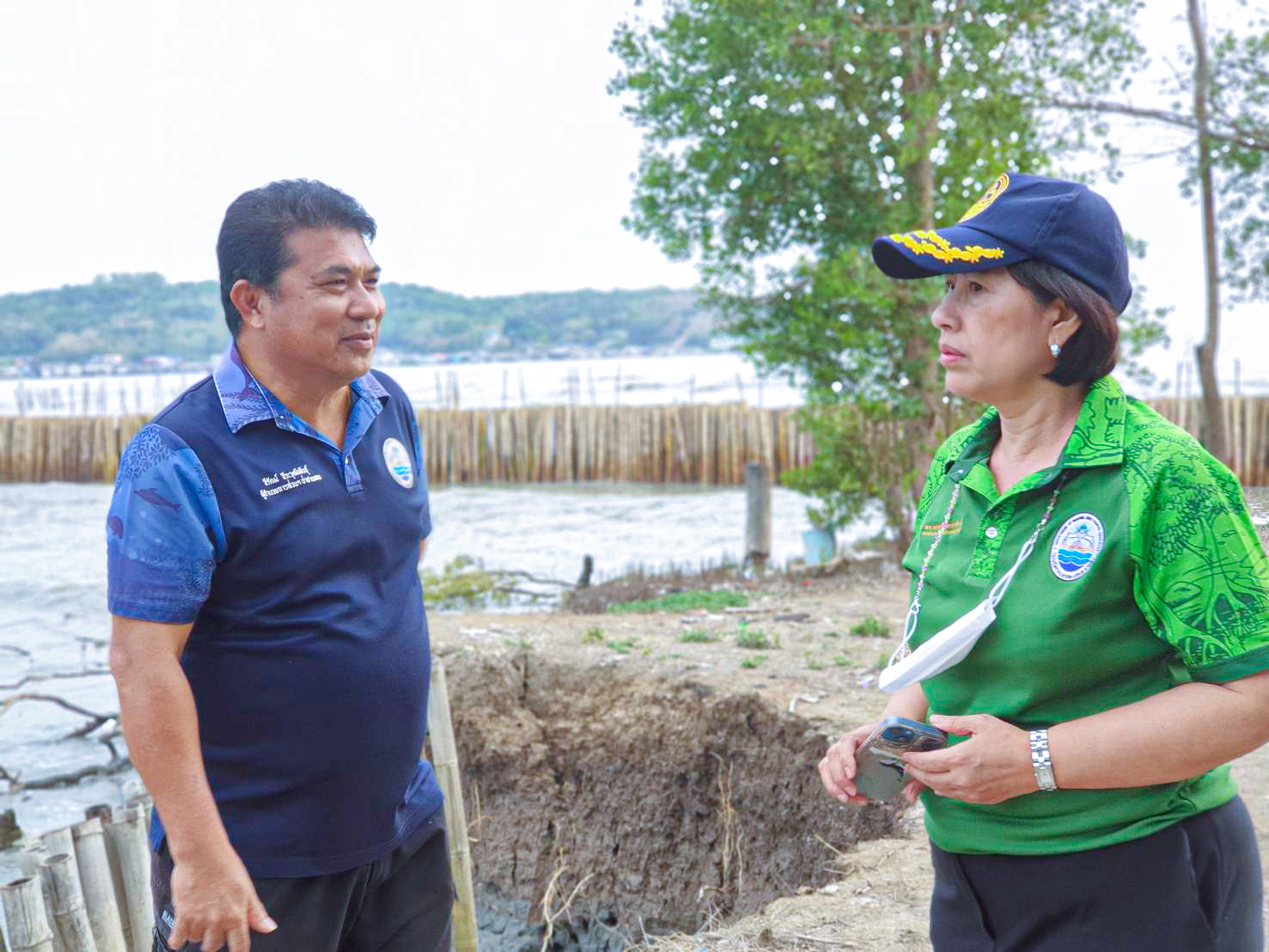 รองพรศรี ติดตามพื้นที่ประสบปัญหาการกัดเซาะชายฝั่ง บริเวณตำบลเกาะเปริด อำเภอแหลมสิงห์ จังหวัดจันทบุรี