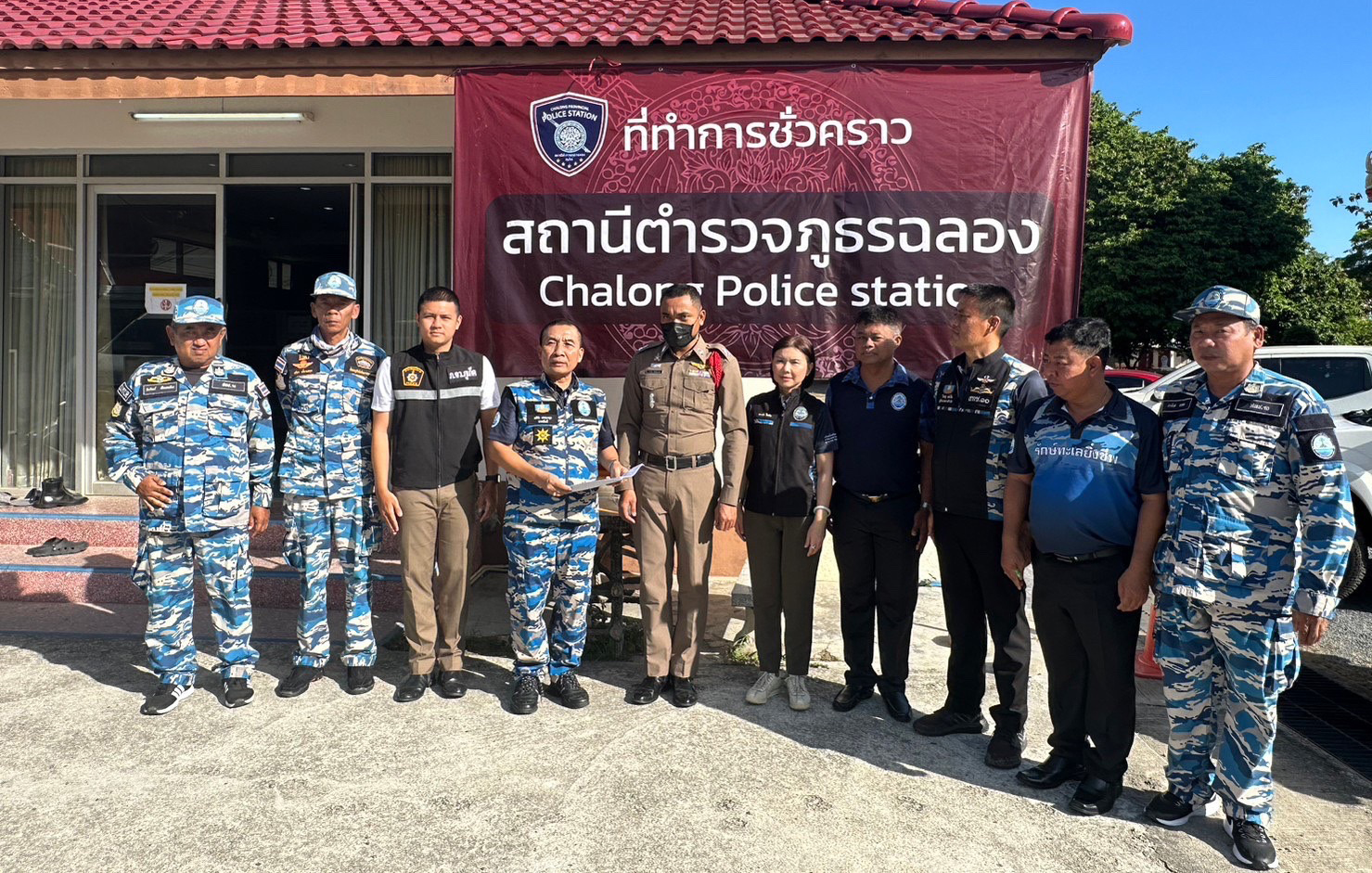 กรม ทช. ตรวจสอบดำเนินการกรณีคลิปนักท่องเที่ยวยกปลาดาวขึ้นมาถ่ายภาพ เกาะปีนป่ายปะการัง ในท้องที่เกาะราชา จังหวัดภูเก็ต