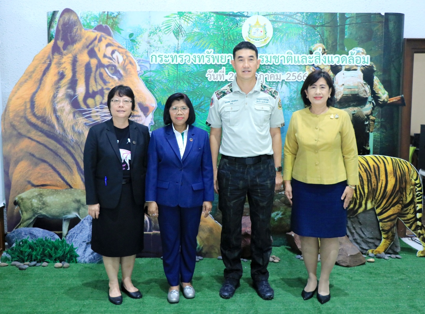 กรม ทช. ร่วมงานการแถลงเตรียมความพร้อมการจัดงานวันเสือโคร่งโลก ปี 2566 วันเจ้าหน้าที่พิทักษ์ป่าโลก 2566 10 ที่สุดแหล่งท่องเที่ยวโดดเด่นกรมอุทยานฯ และการค้นพบไดโนเสาร์ชนิดใหม่ของโลก