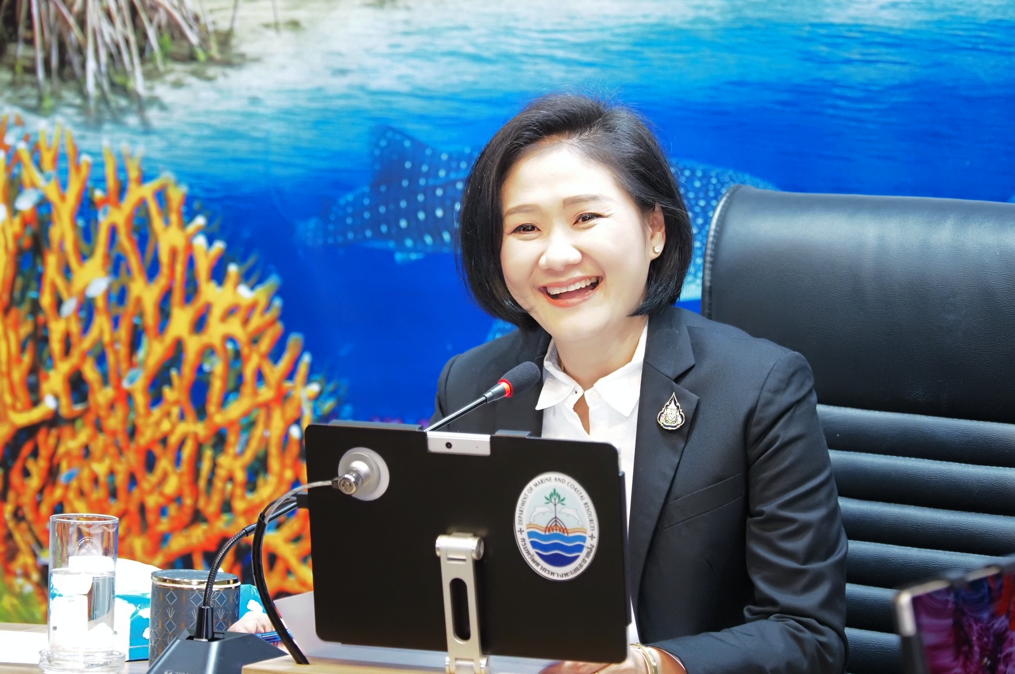 ลนก. มอบแนวทางการดำเนินงานและการปฏิบัติงาน ประจำปีงบประมาณ พ.ศ. 2567 แก่ ผู้บริหาร ข้าราชการ และเจ้าหน้าที่ในสังกัด