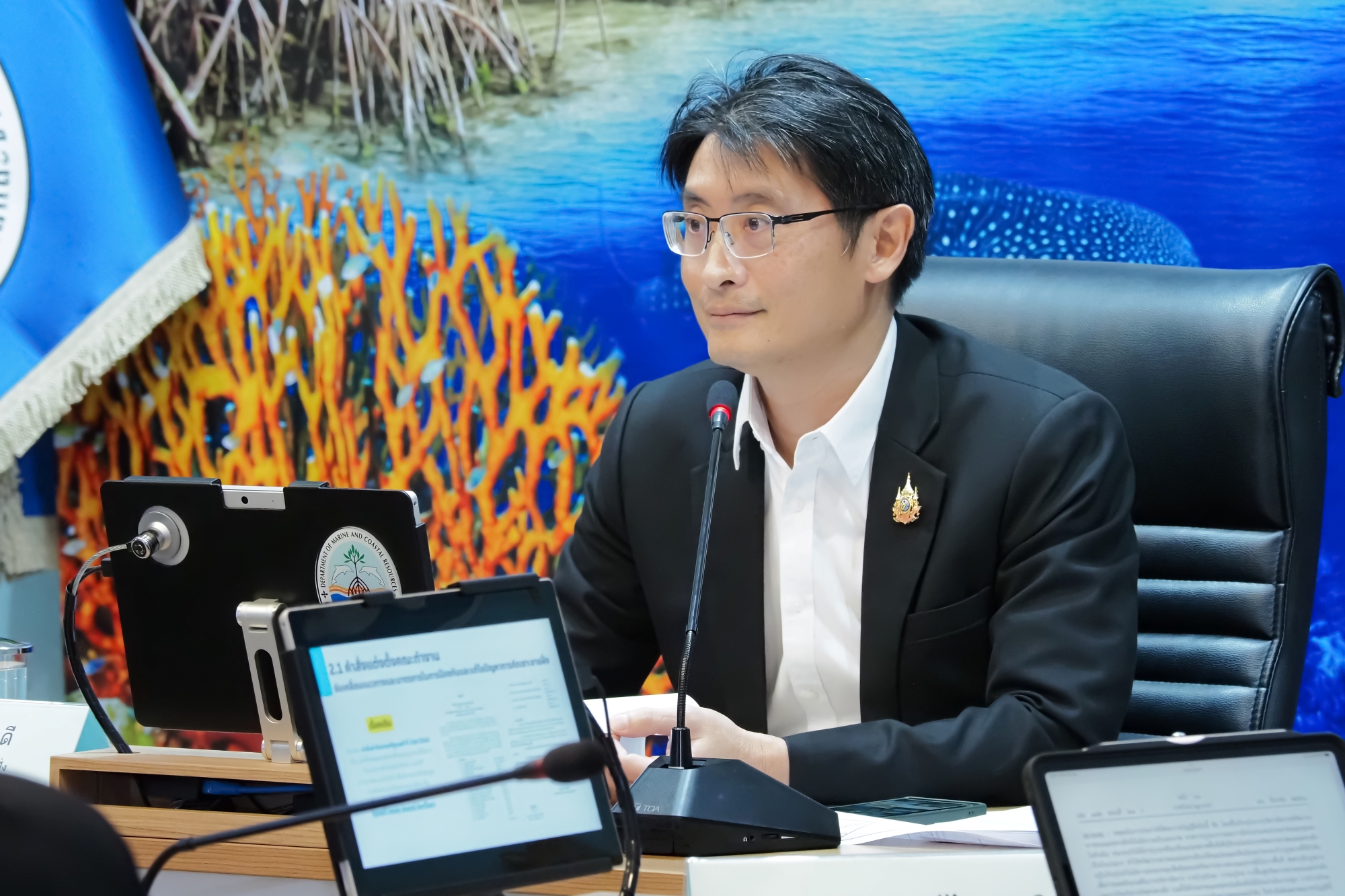 ดร.ปิ่นสักก์ นั่งหัวโต๊ะประชุมนัดแรก คณะทำงานขับเคลื่อนแนวทาง - มาตรการป้องกันแก้ไขปัญหาการกัดเซาะชายฝั่ง